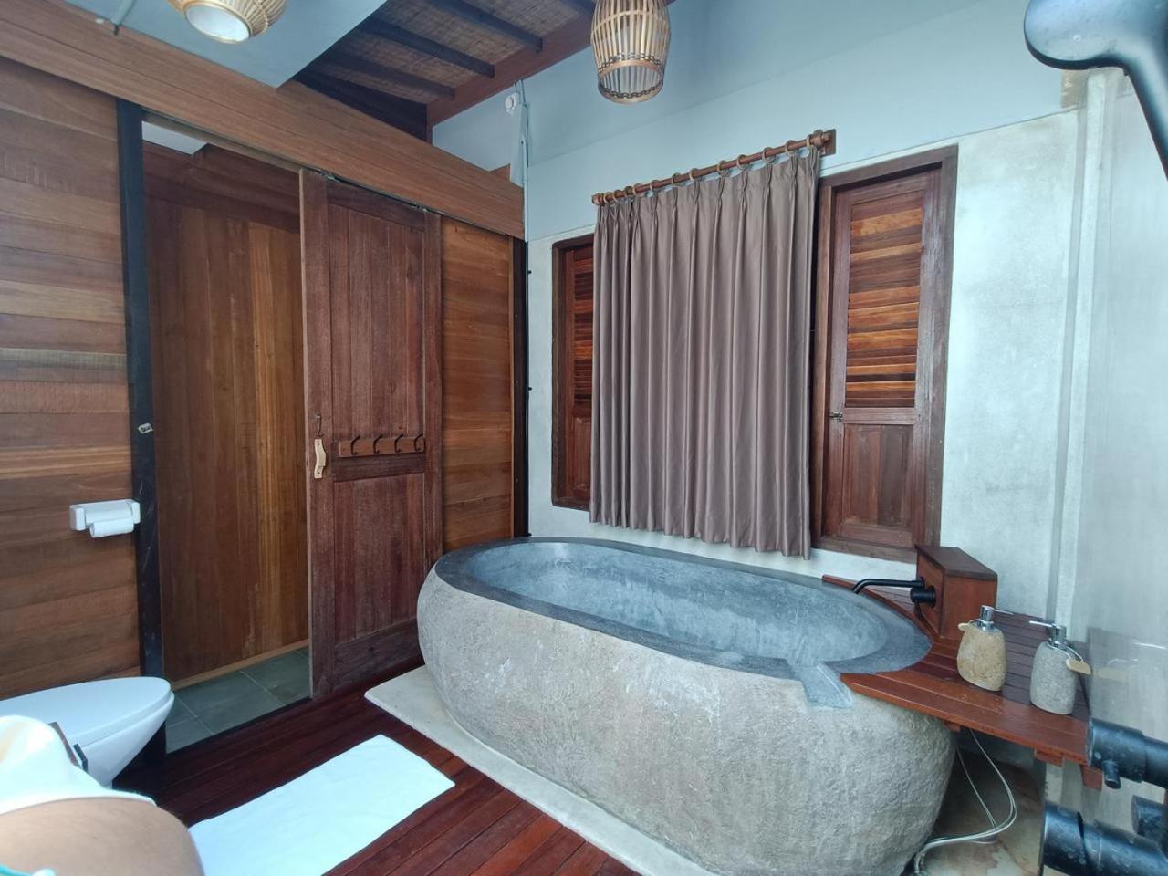 Putra'Lebah Amed Guest House Exterior photo