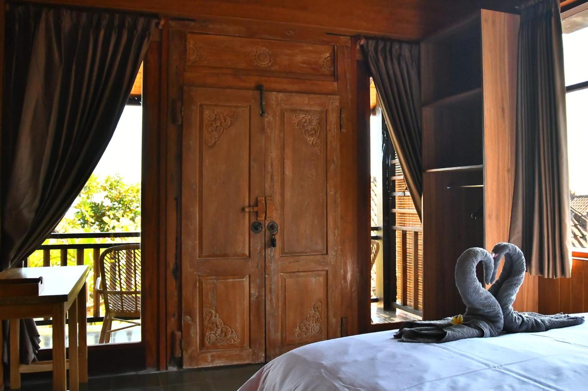 Putra'Lebah Amed Guest House Exterior photo