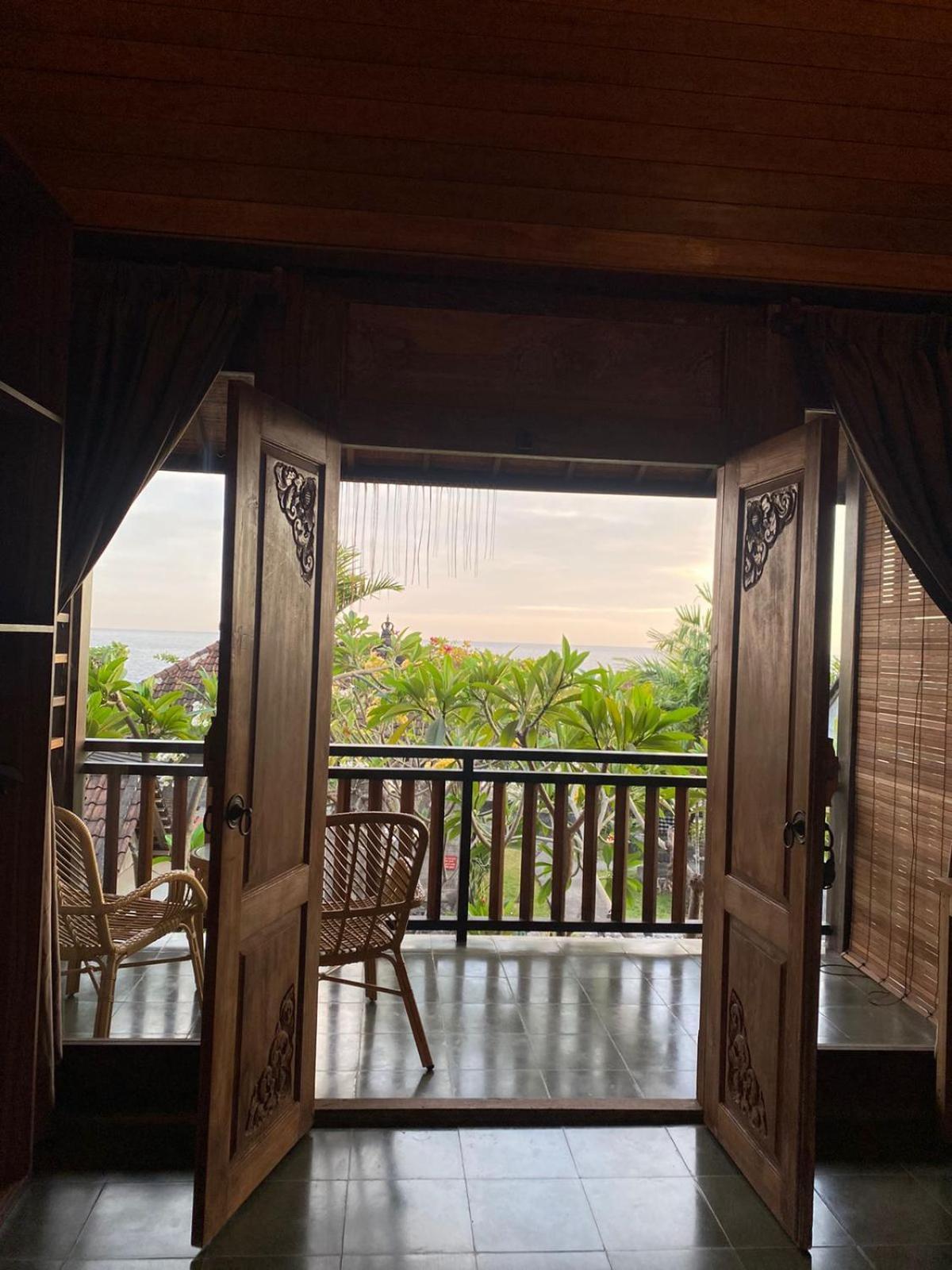 Putra'Lebah Amed Guest House Exterior photo