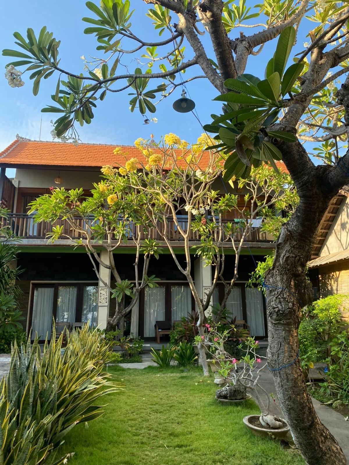 Putra'Lebah Amed Guest House Exterior photo