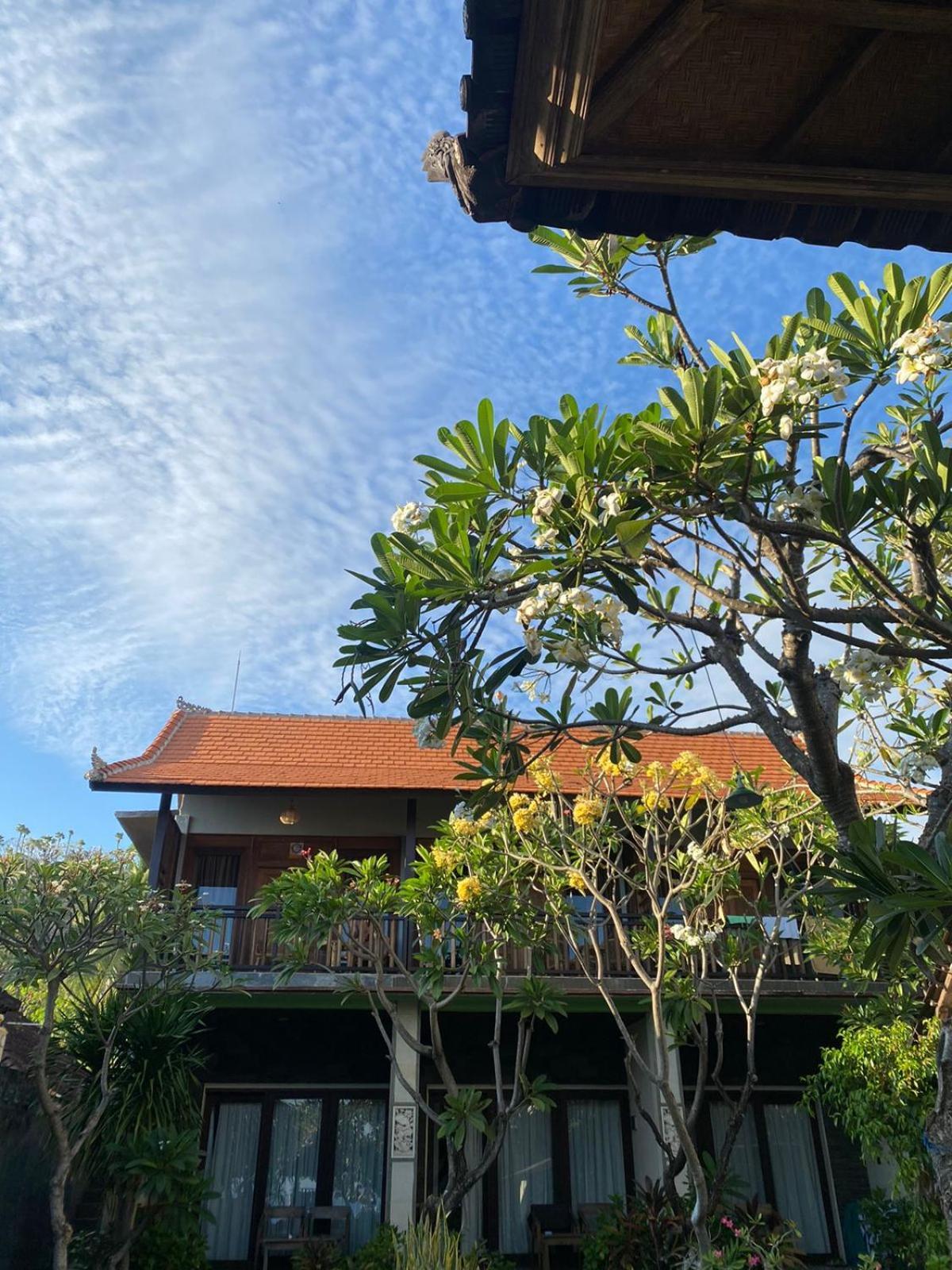 Putra'Lebah Amed Guest House Exterior photo