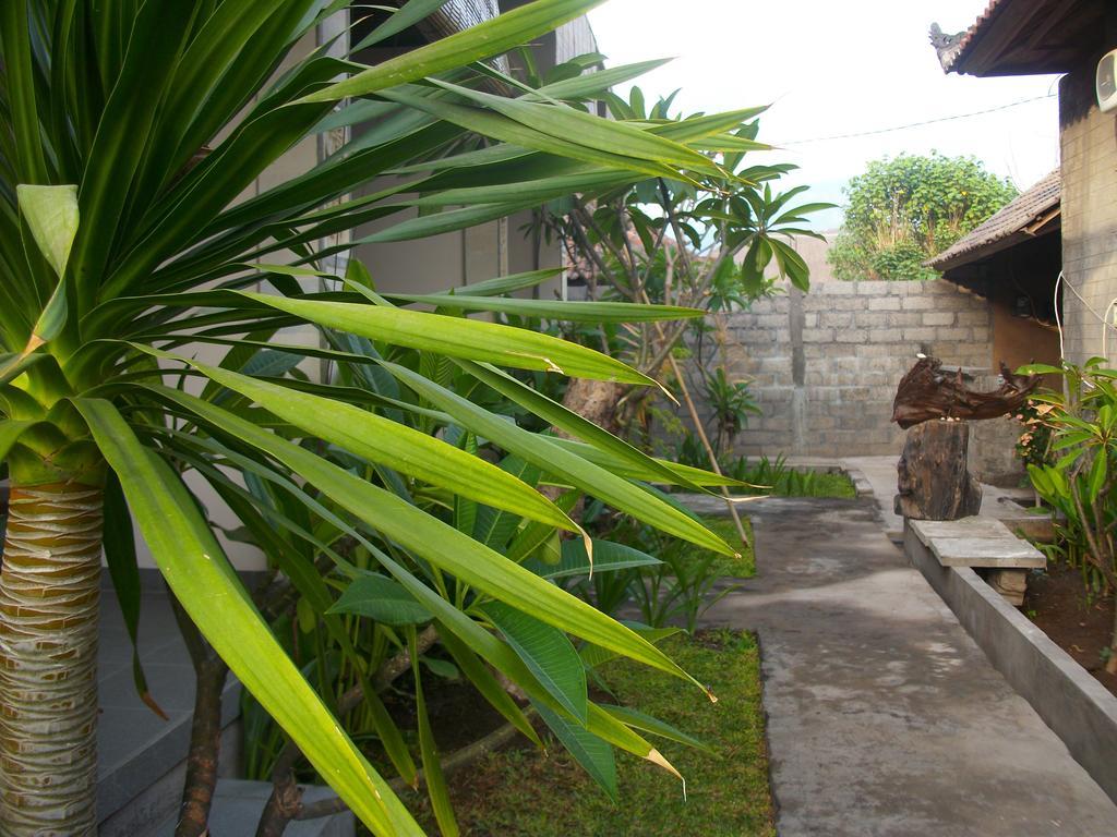 Putra'Lebah Amed Guest House Exterior photo