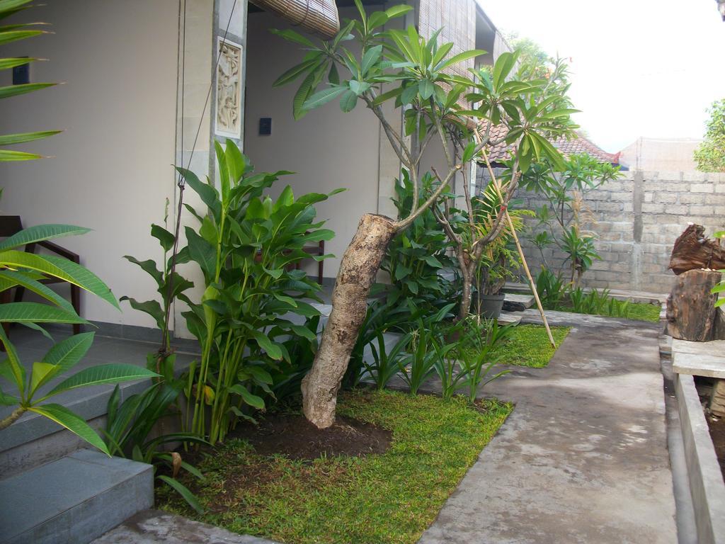 Putra'Lebah Amed Guest House Room photo